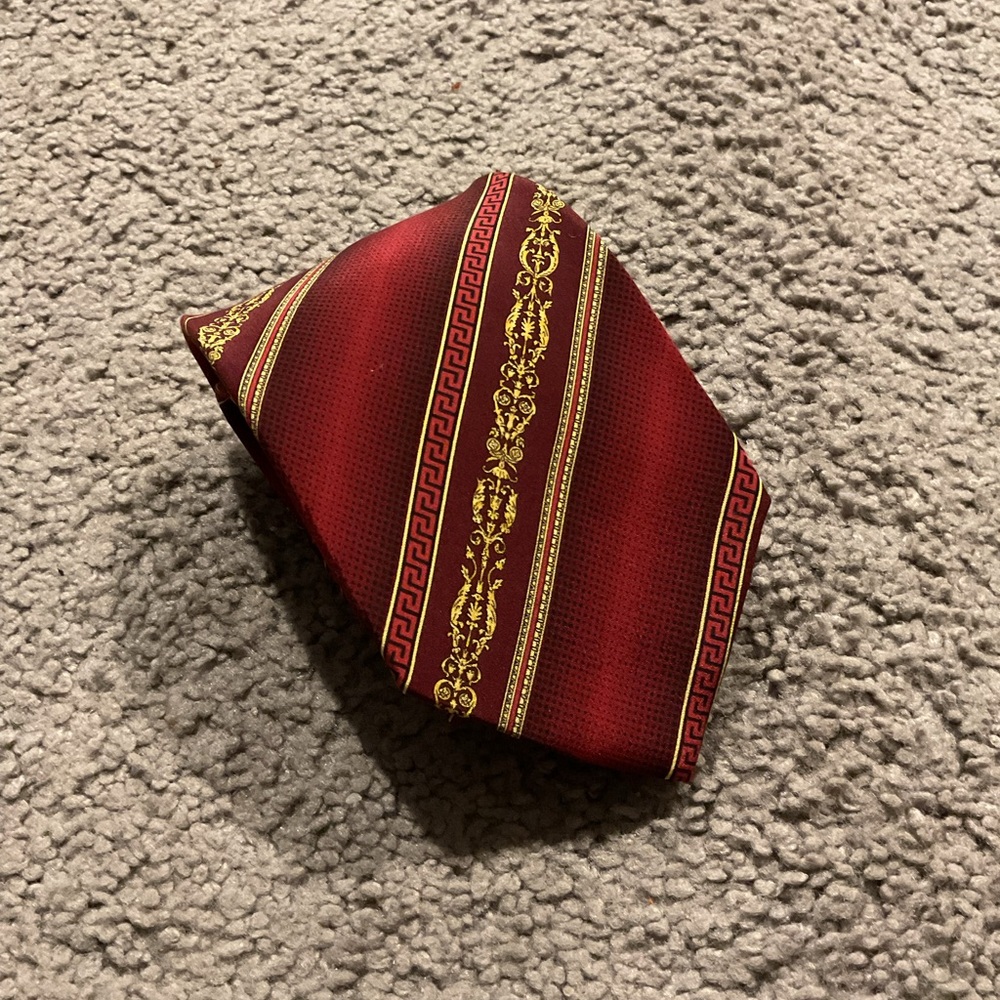 Gianni Versace Vintage Silk Red & Gold Striped Head Logo Neck Tie Necktie Italy